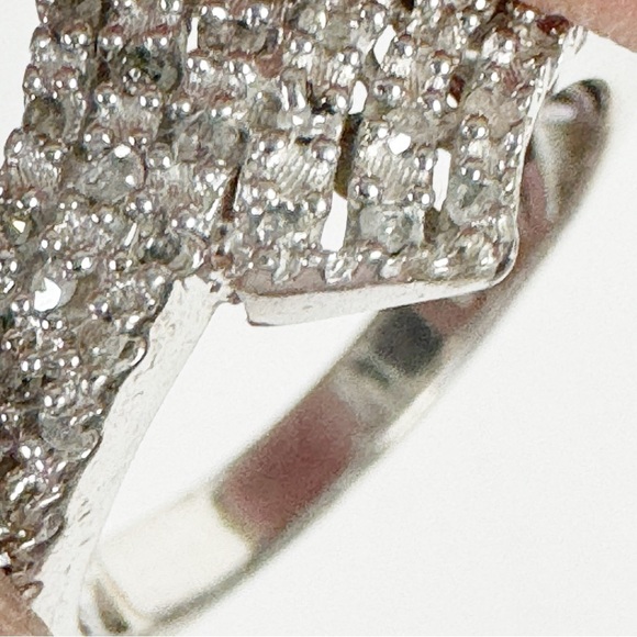 Round Cubics Bypass Ring in Sterling Silver Fashion Costume - Picture 10 of 11